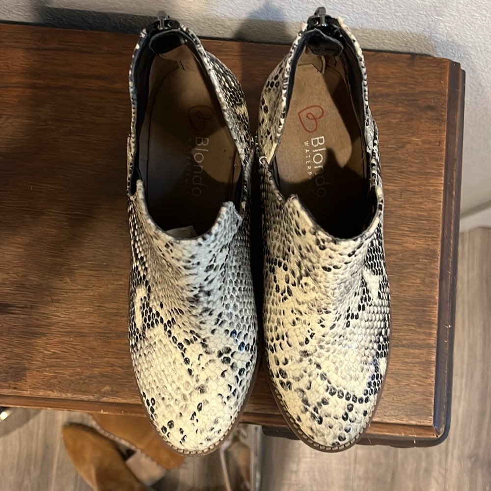 Blondo Leather Waterproof Booties - Picture 6 of 13